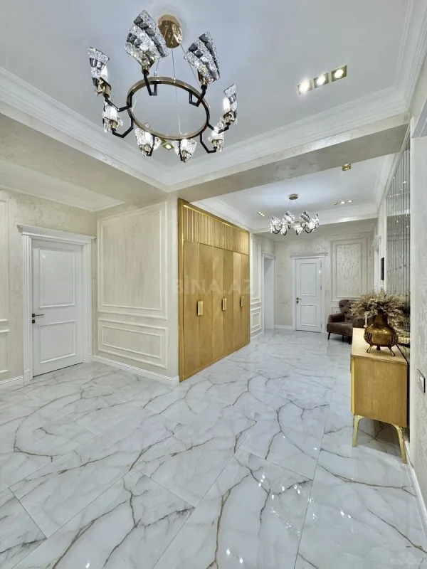 Satılır 4 otaqlı mənzil 207 m²