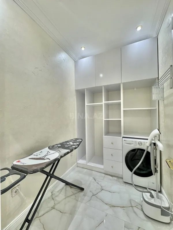 Satılır 4 otaqlı mənzil 207 m²