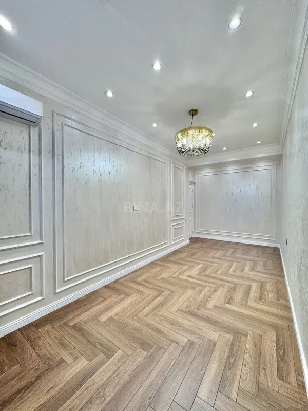 Satılır 4 otaqlı mənzil 207 m²