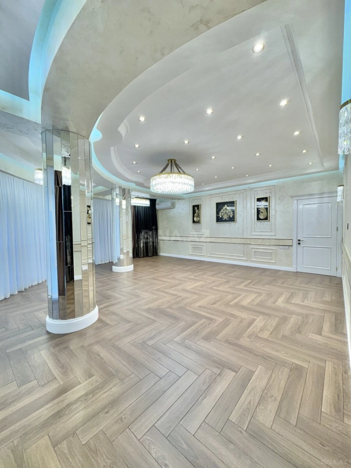 Satılır 4 otaqlı mənzil 207 m²