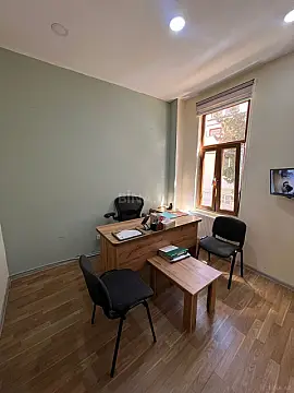 Kirayə verilir 7 otaqlı ofis 180 m²