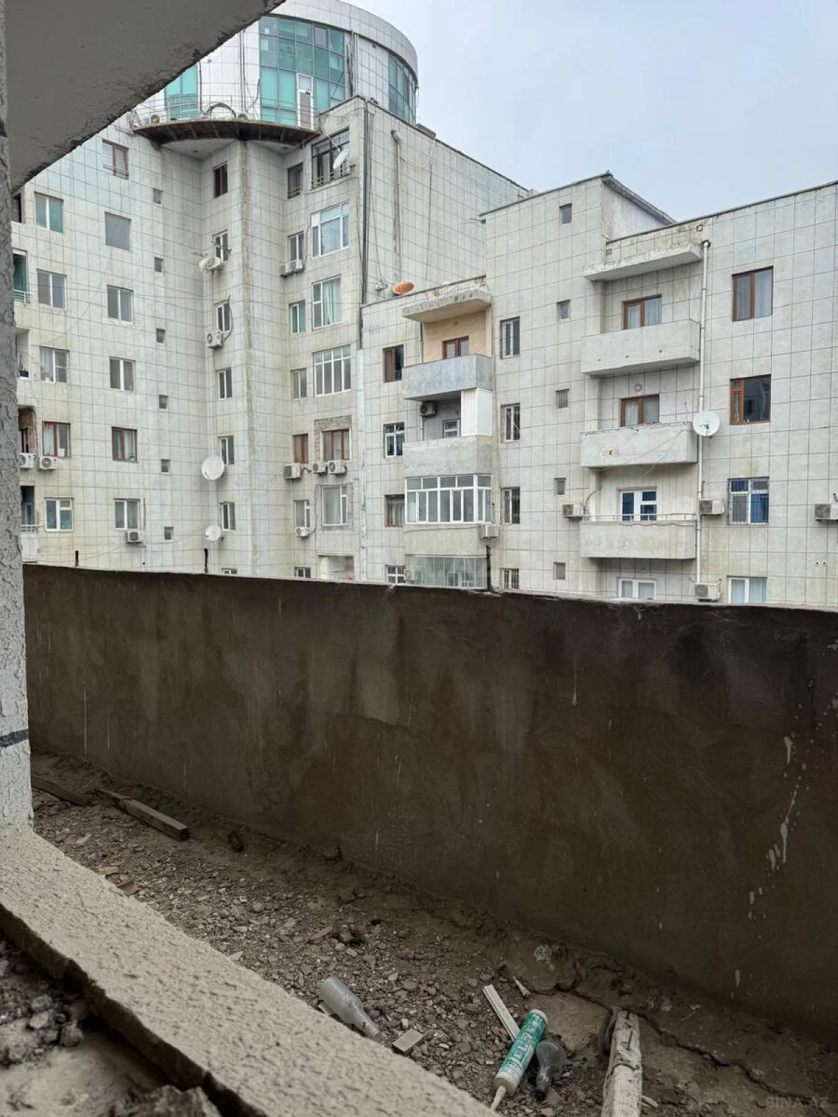 Satılır 3 otaqlı mənzil 158 m²