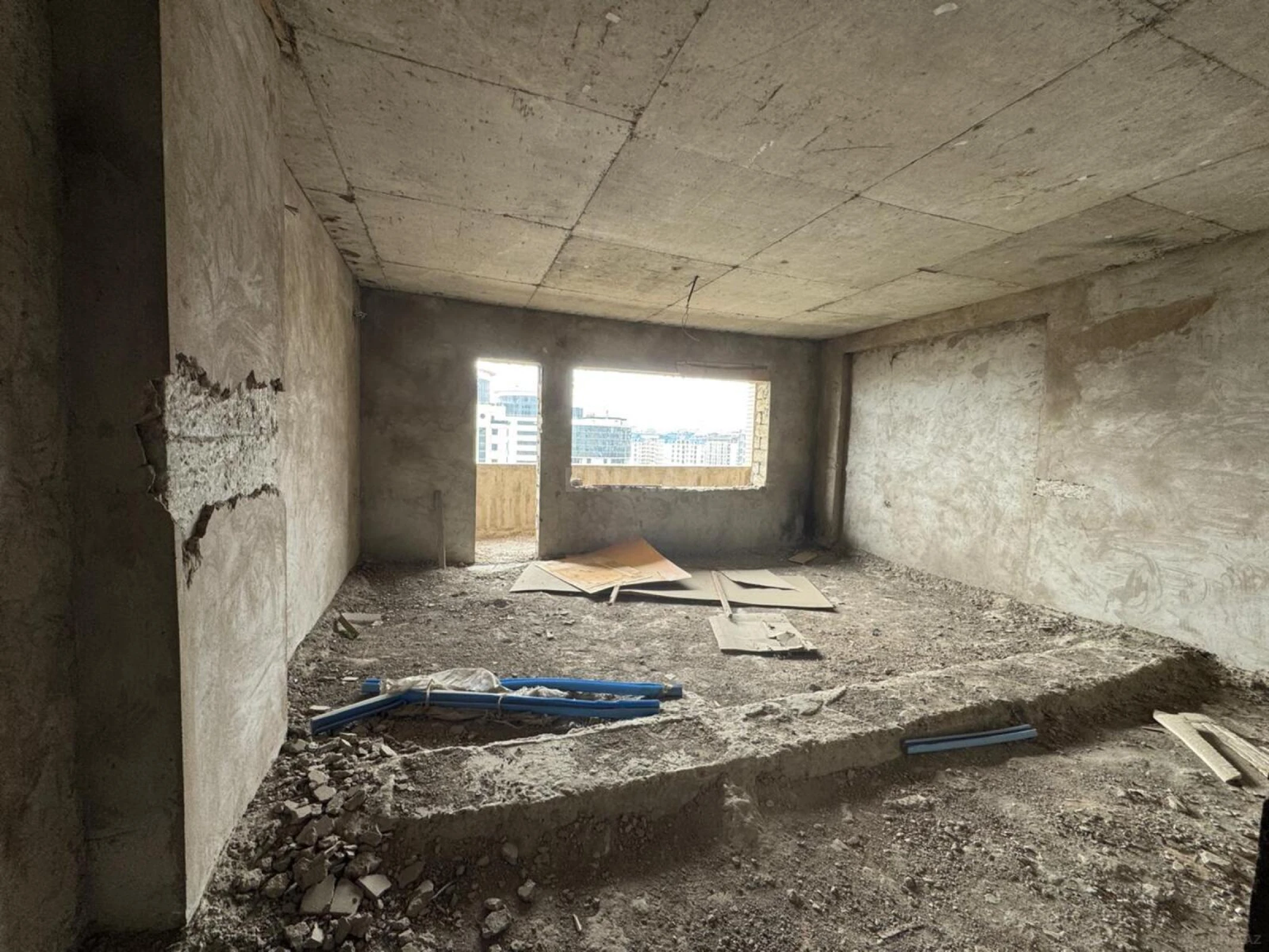 Satılır 3 otaqlı mənzil 158 m²