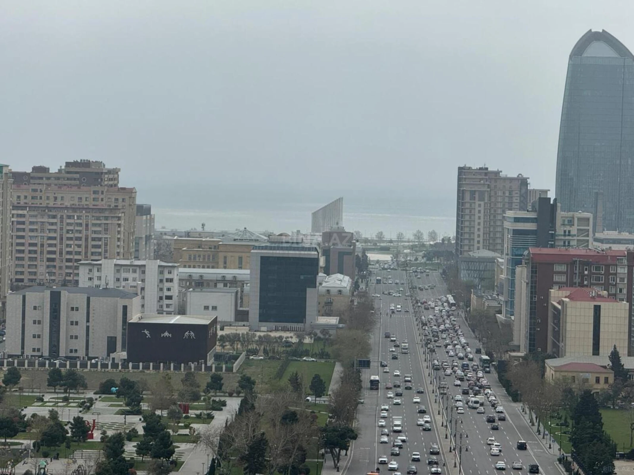 Satılır 3 otaqlı mənzil 158 m²