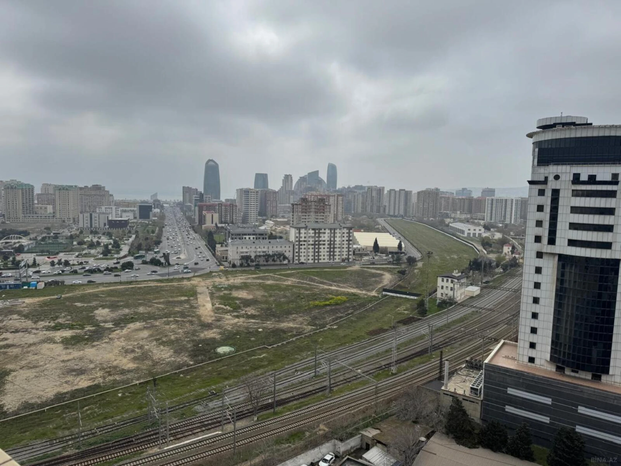 Satılır 3 otaqlı mənzil 158 m²