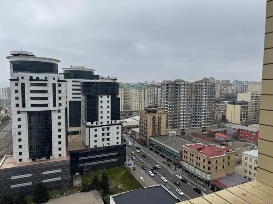 Satılır 3 otaqlı mənzil 158 m²