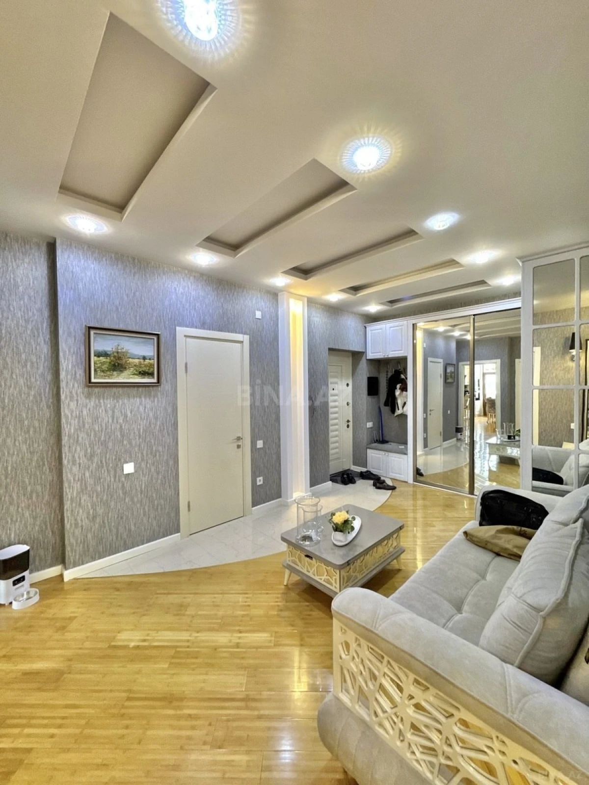 Satılır 3 otaqlı mənzil 184 m²