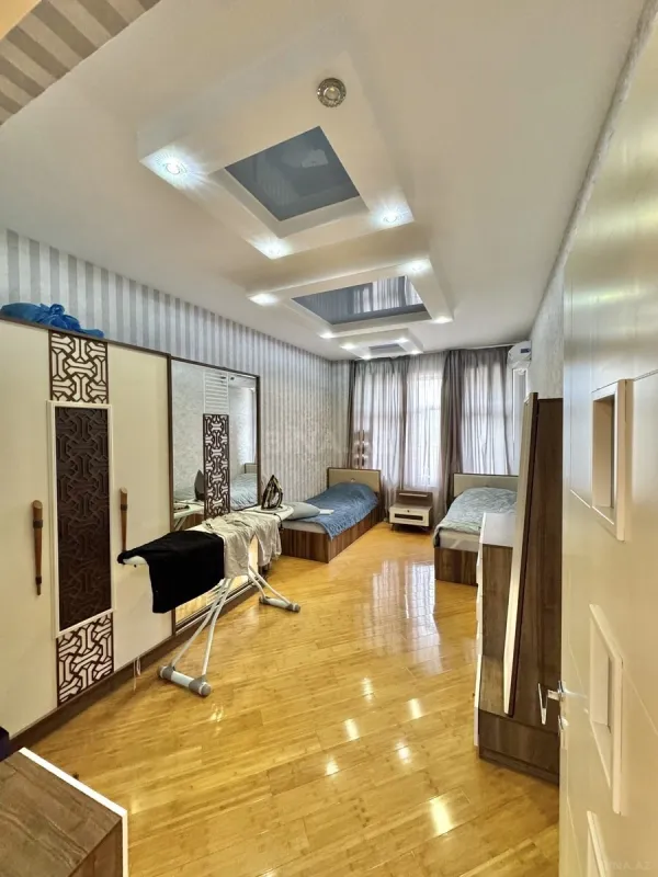 Satılır 3 otaqlı mənzil 184 m²