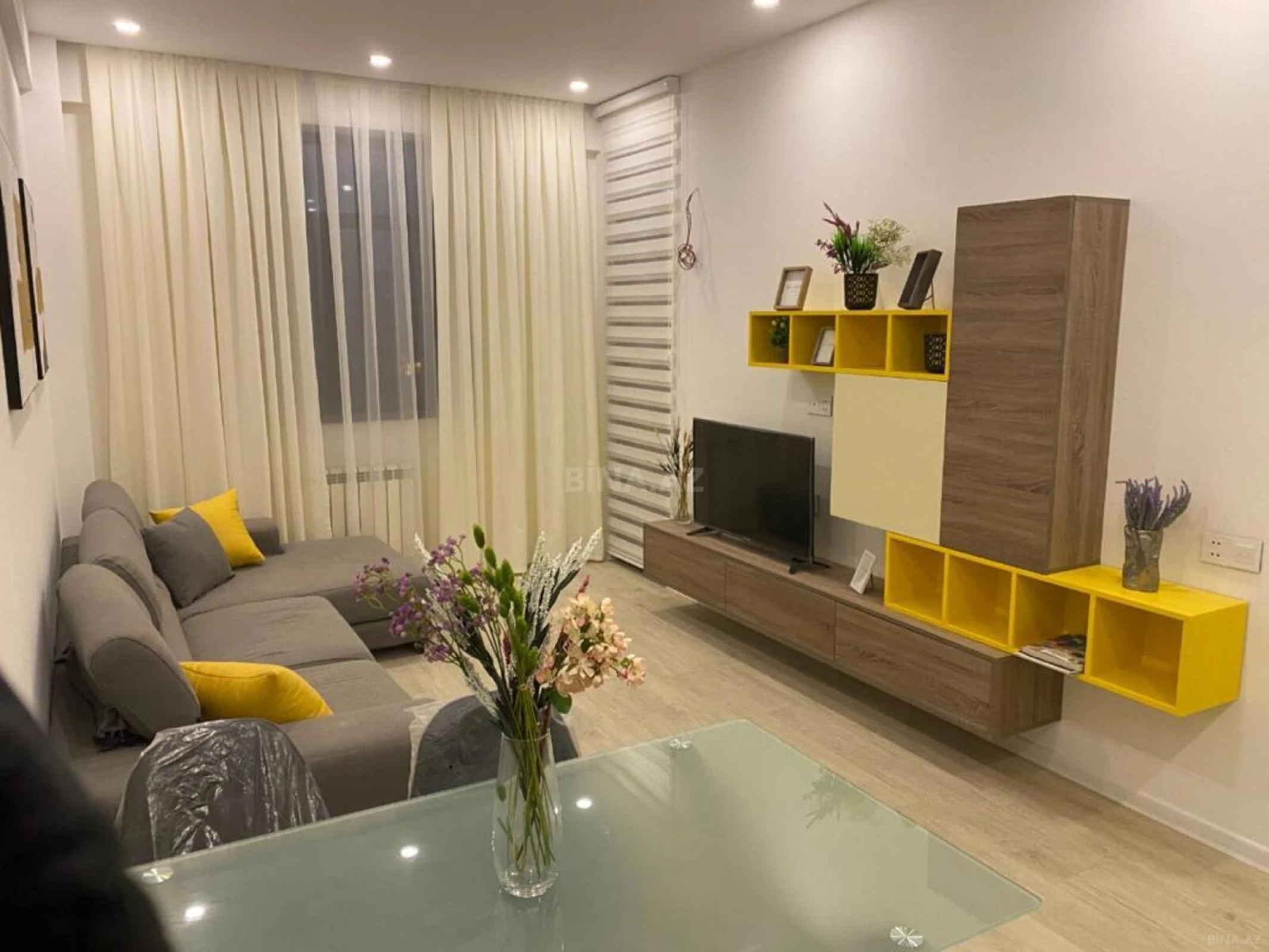 Kirayə verilir 2 otaqlı mənzil 80 m²