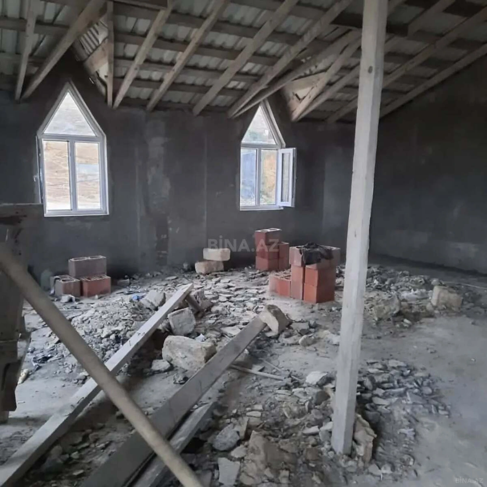 Satılır həyət evi 210 m²