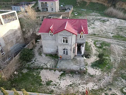 Satılır həyət evi 210 m²