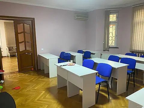 Kirayə verilir 12 otaqlı ofis 800 m²