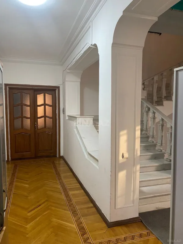 Kirayə verilir 12 otaqlı ofis 800 m²