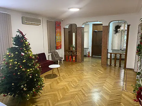 Kirayə verilir 12 otaqlı ofis 800 m²