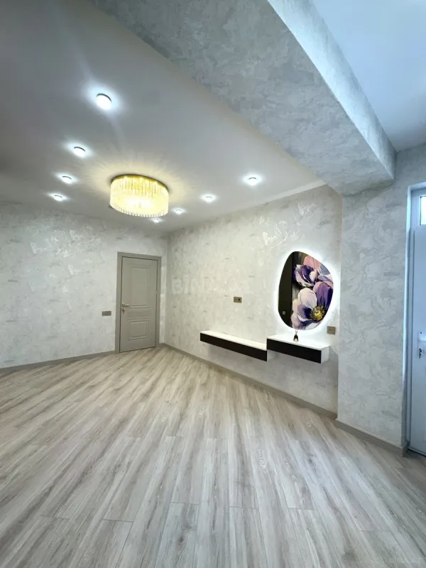 Satılır 3 otaqlı mənzil 110 m²