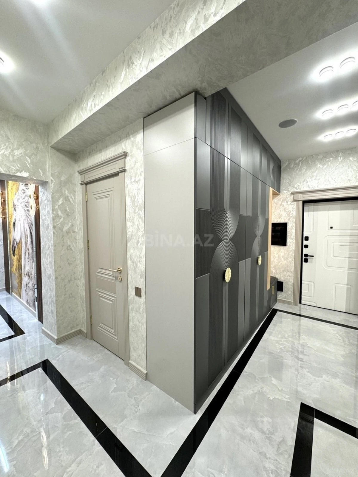 Satılır 3 otaqlı mənzil 110 m²