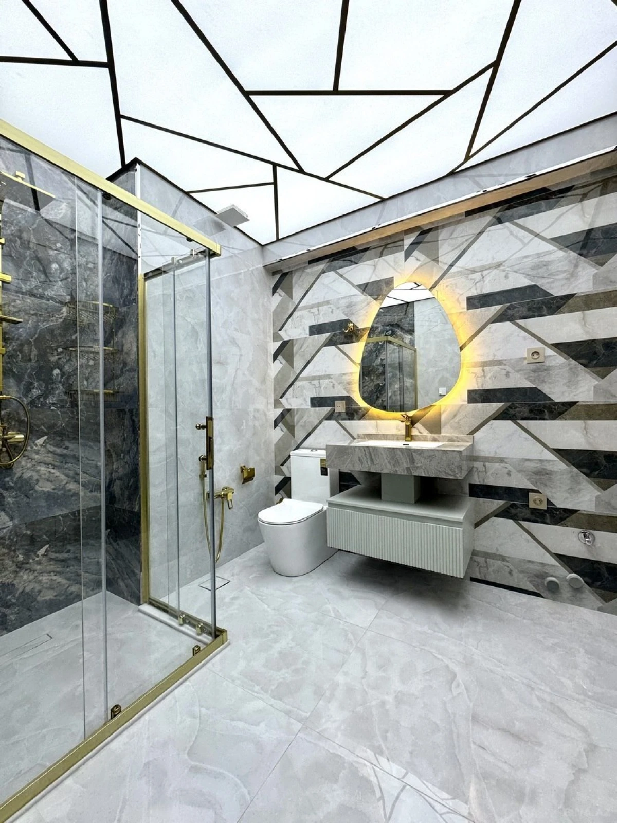 Satılır 3 otaqlı mənzil 110 m²