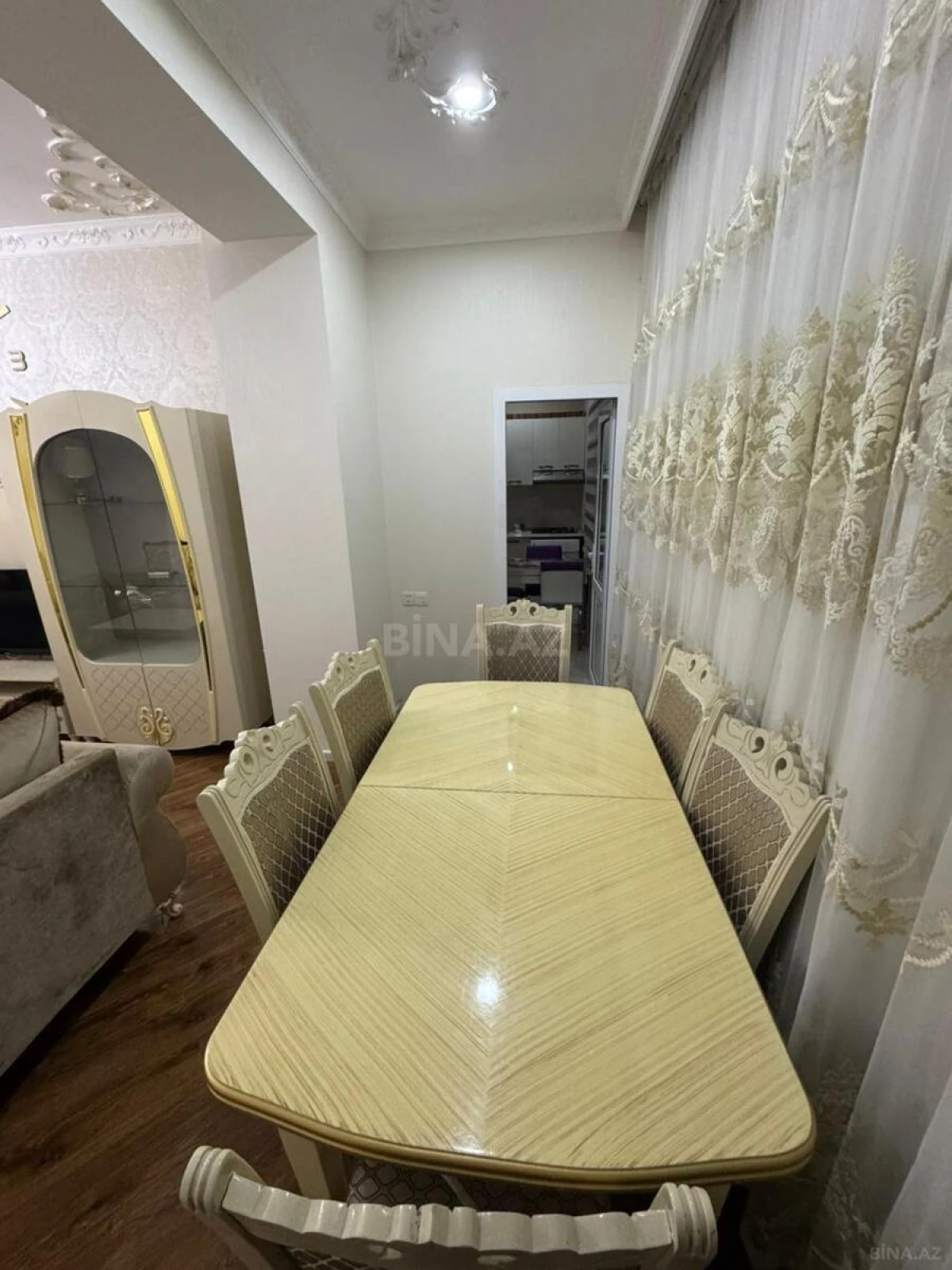Kirayə verilir 2 otaqlı mənzil 62 m²