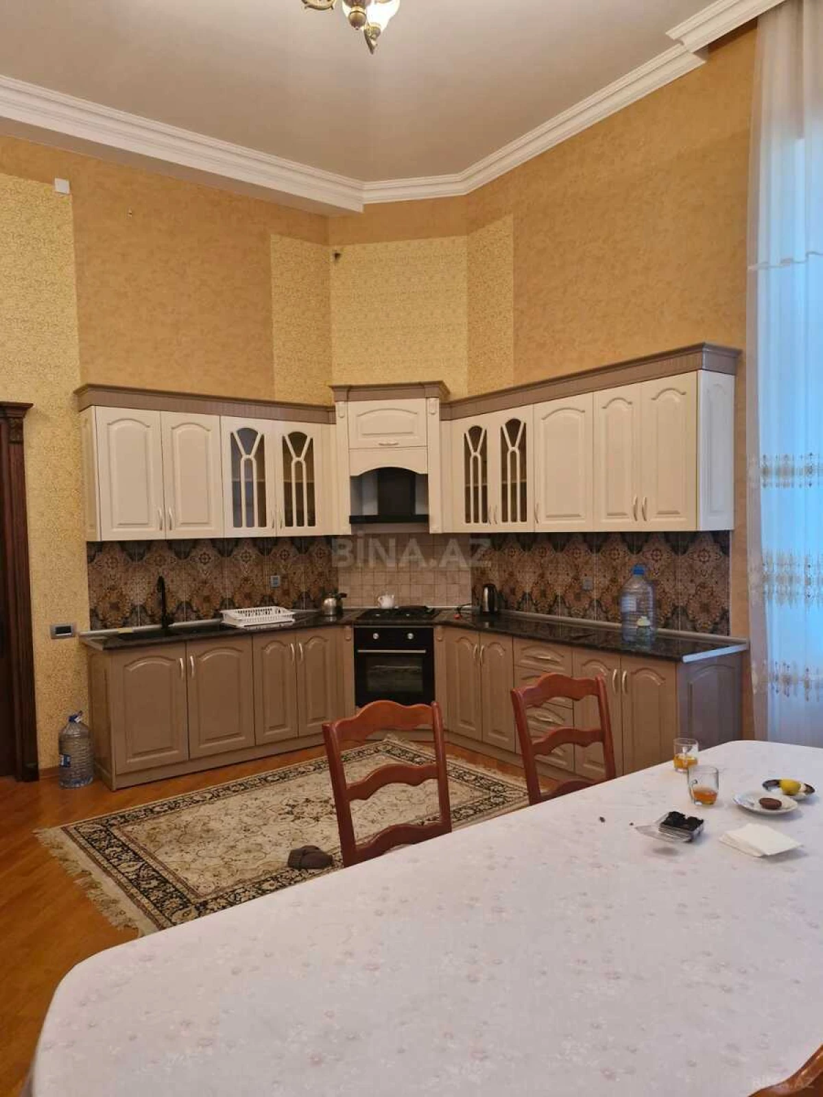 Satılır 5 otaqlı həyət evi 400 m²