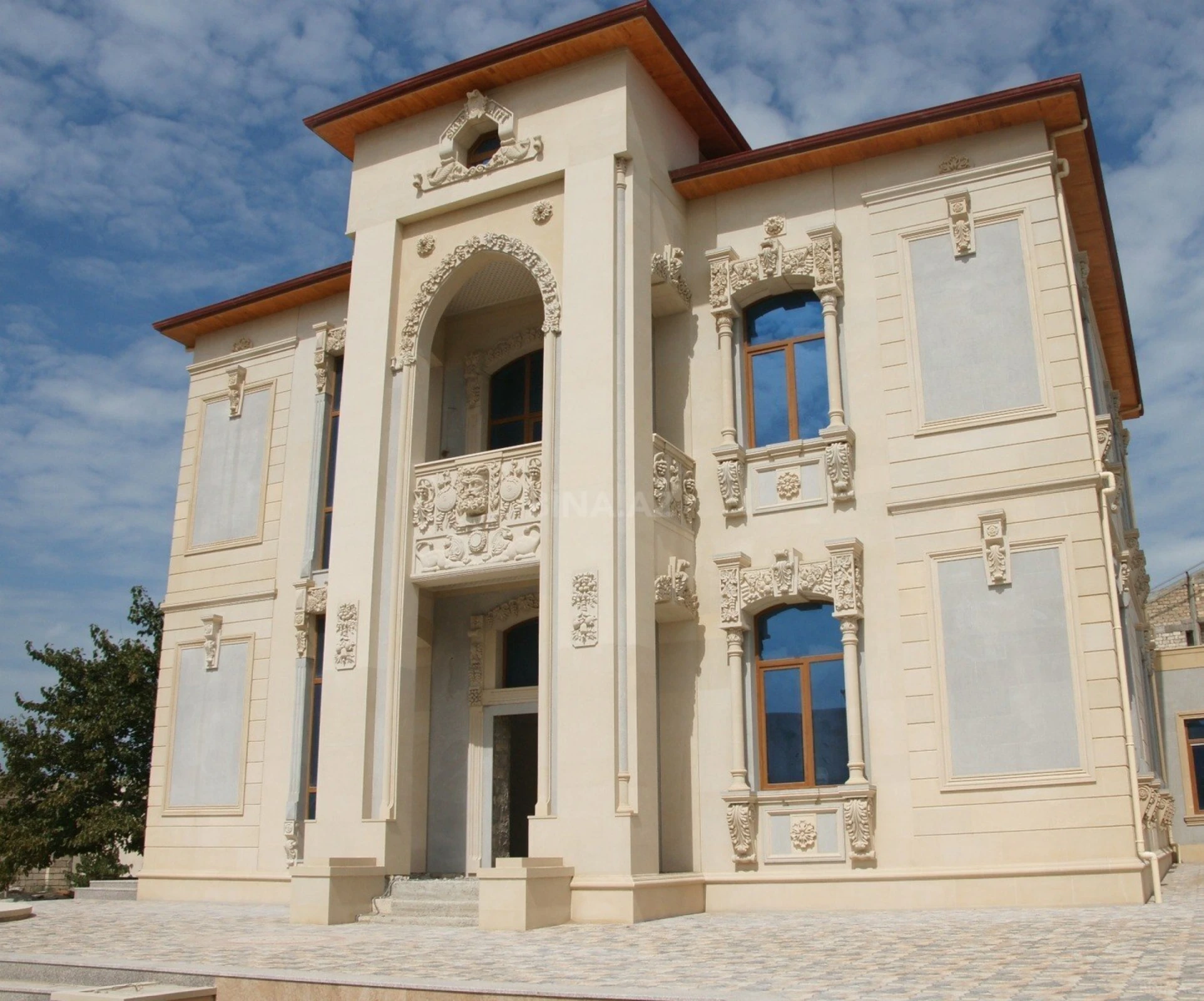 Satılır 5 otaqlı həyət evi 400 m²