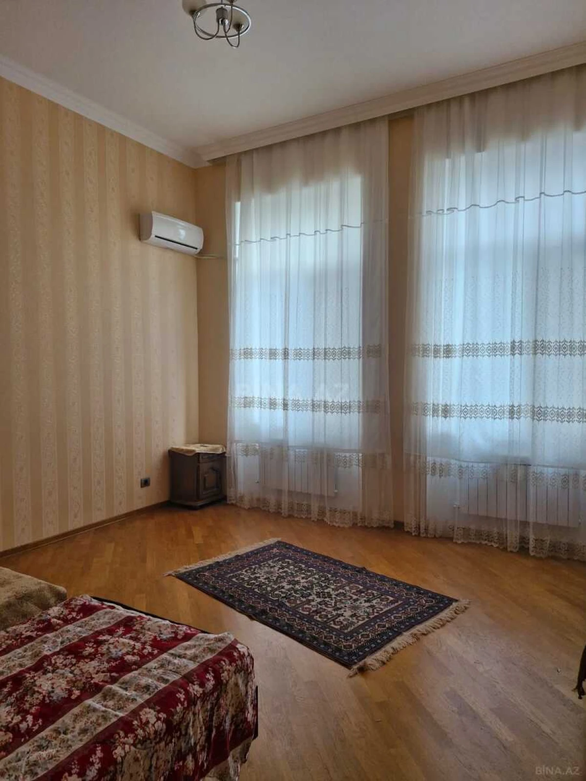 Satılır 5 otaqlı həyət evi 400 m²