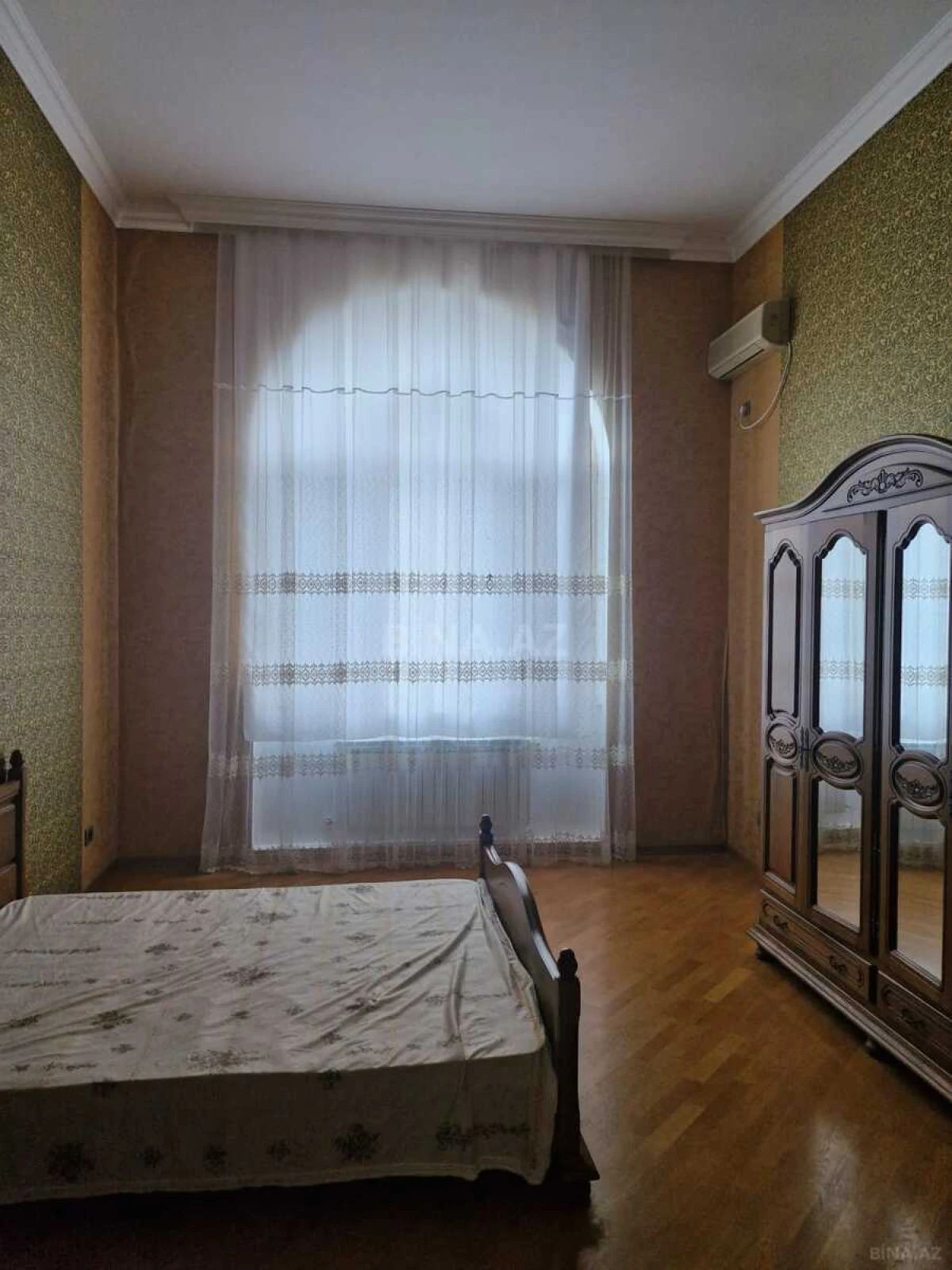 Satılır 5 otaqlı həyət evi 400 m²