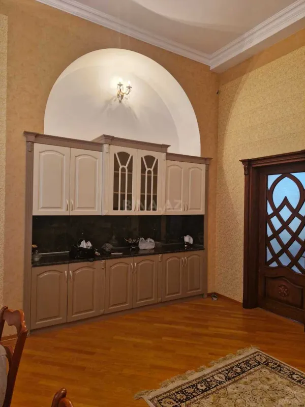 Satılır 5 otaqlı həyət evi 400 m²