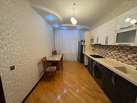 Kirayə verilir 2 otaqlı mənzil 75 m²