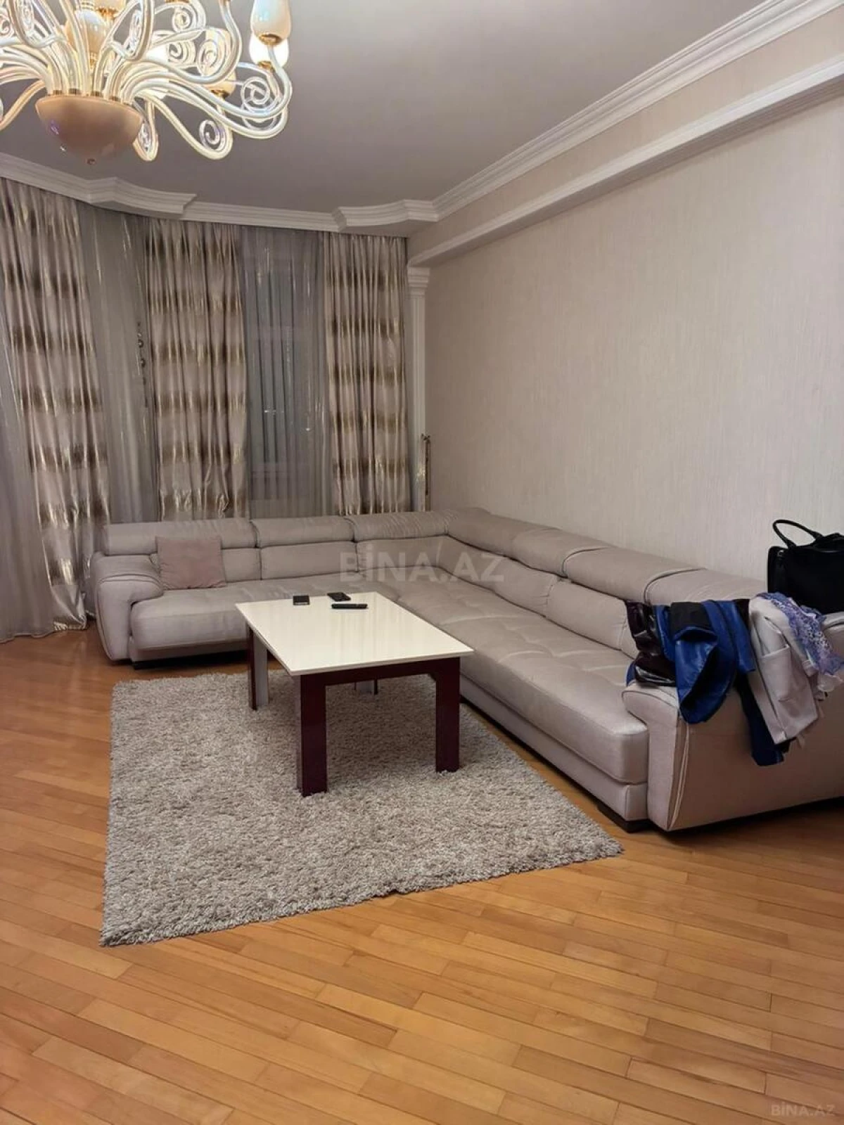 Satılır 3 otaqlı mənzil 152 m²