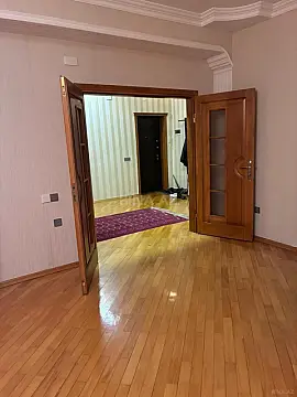 Satılır 3 otaqlı mənzil 152 m²