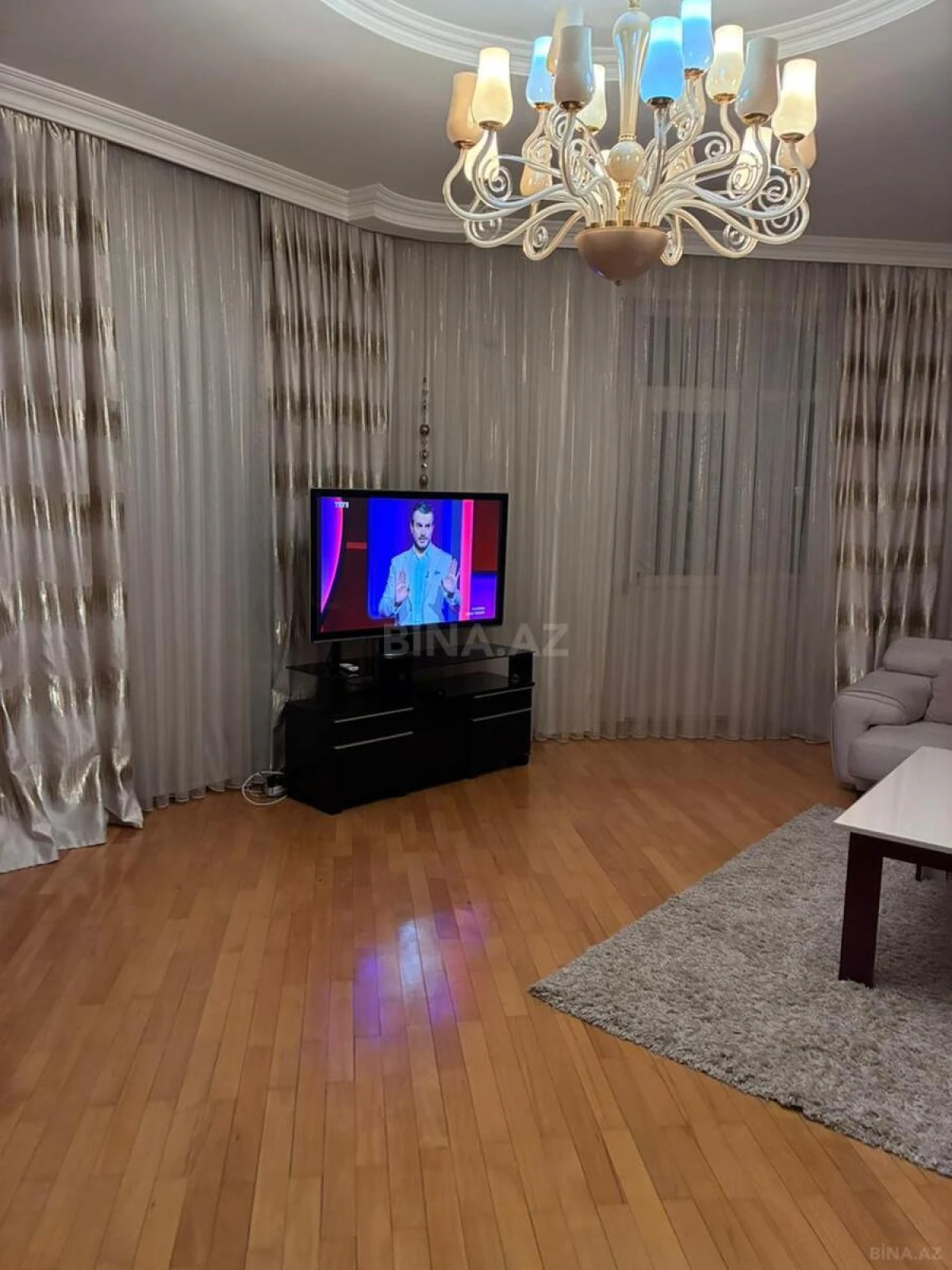 Satılır 3 otaqlı mənzil 152 m²