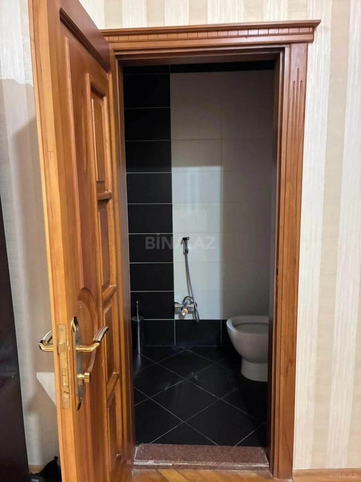 Satılır 3 otaqlı mənzil 152 m²
