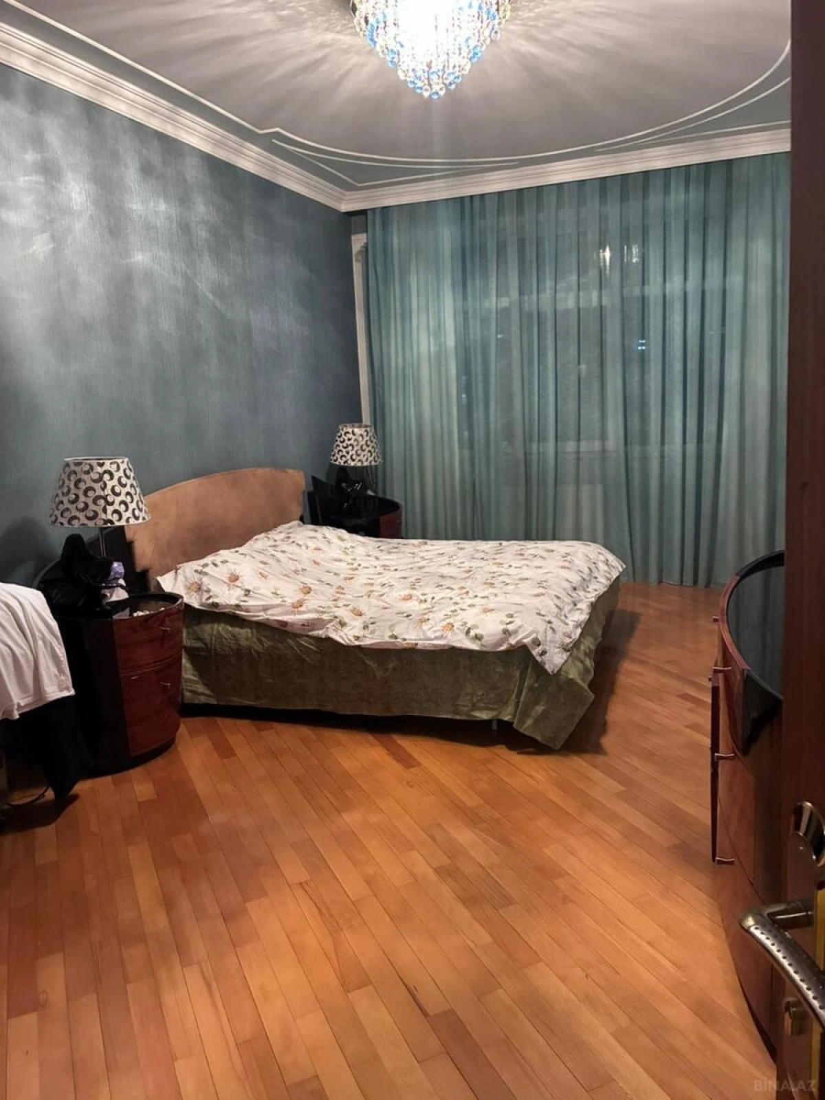 Satılır 3 otaqlı mənzil 152 m²
