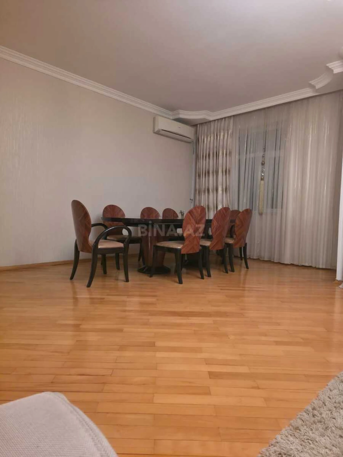 Satılır 3 otaqlı mənzil 152 m²