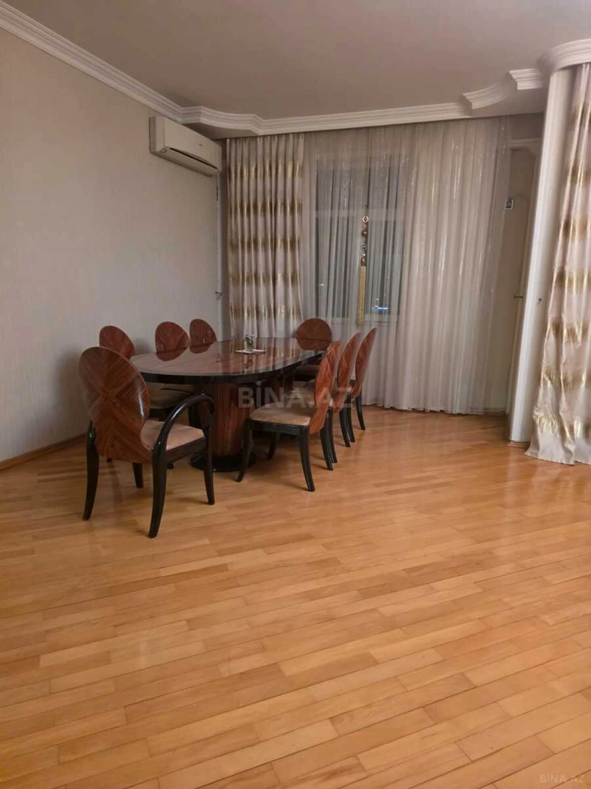 Satılır 3 otaqlı mənzil 152 m²