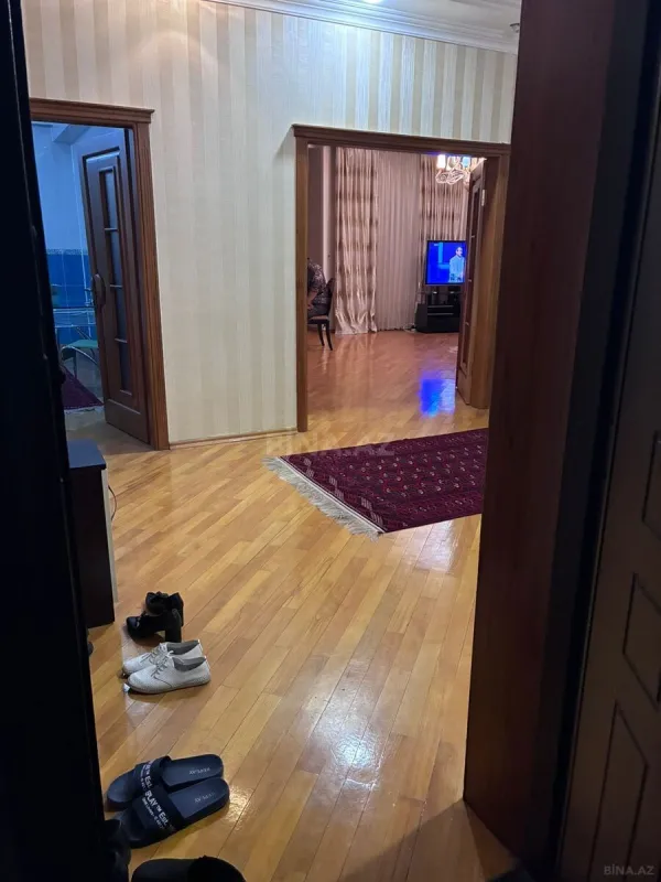 Satılır 3 otaqlı mənzil 152 m²