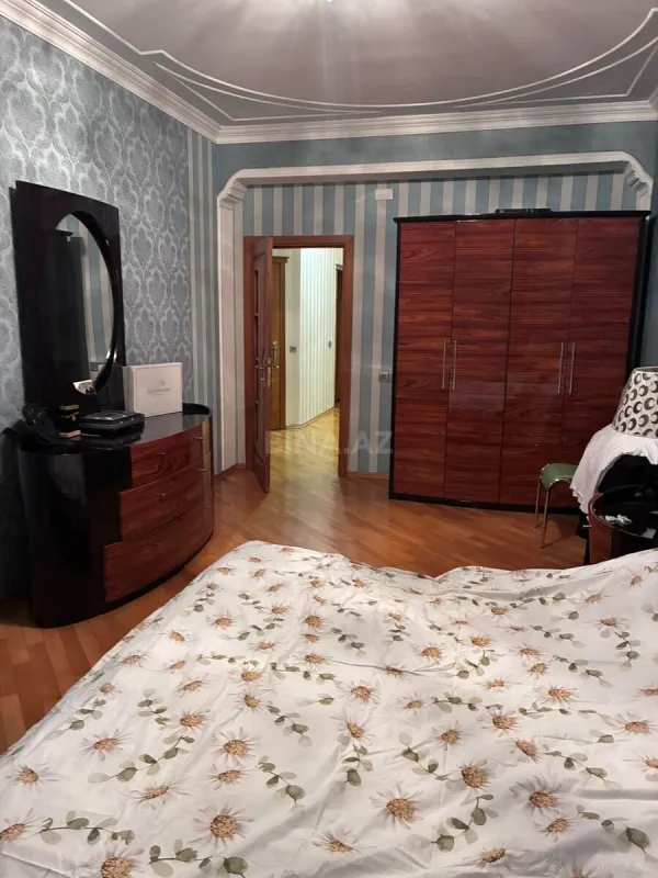 Satılır 3 otaqlı mənzil 152 m²