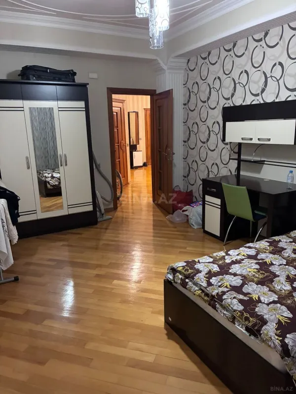 Satılır 3 otaqlı mənzil 152 m²