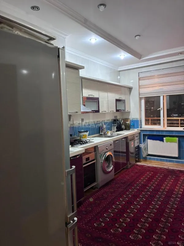 Satılır 3 otaqlı mənzil 152 m²