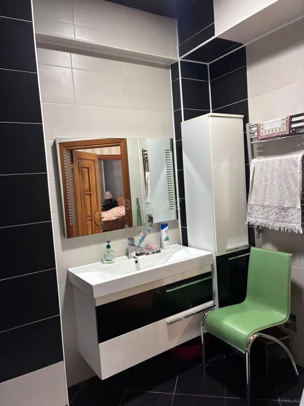 Satılır 3 otaqlı mənzil 152 m²