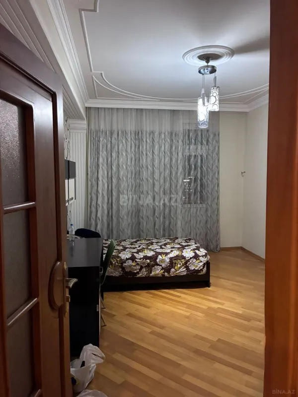Satılır 3 otaqlı mənzil 152 m²