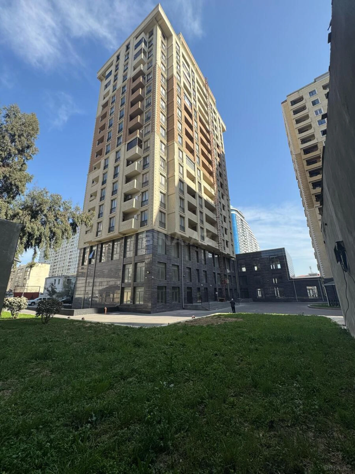 Satılır 3 otaqlı mənzil 106 m²
