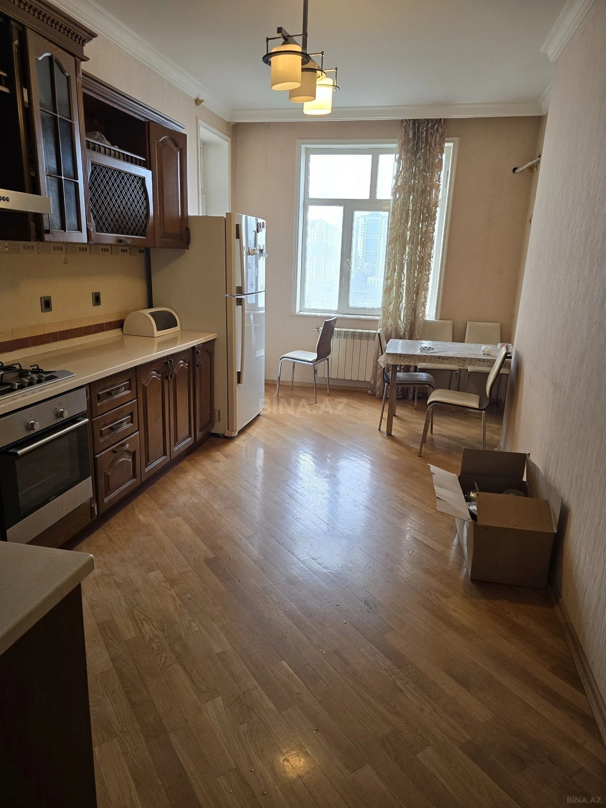 Satılır 3 otaqlı mənzil 135 m²