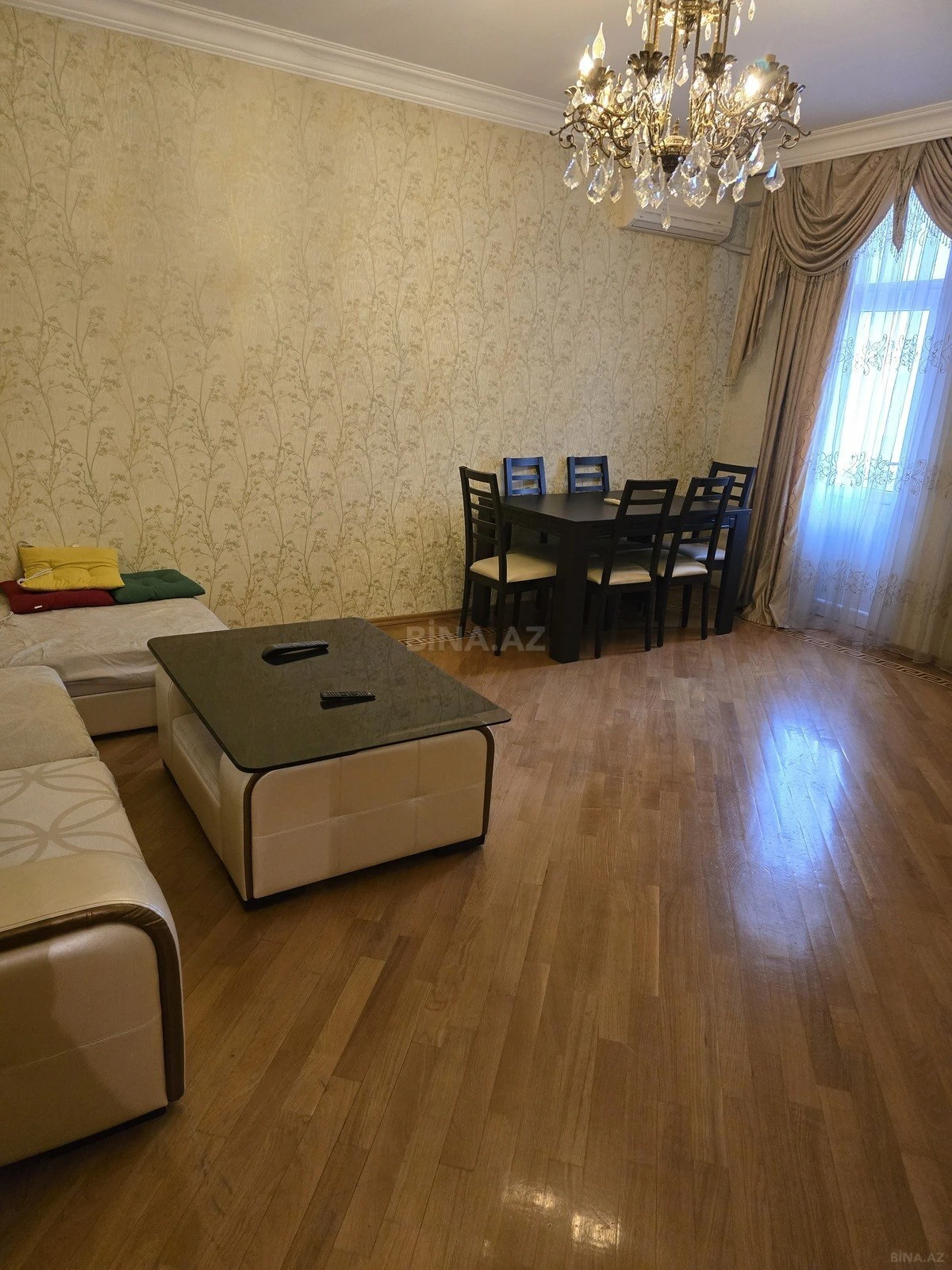Satılır 3 otaqlı mənzil 135 m²