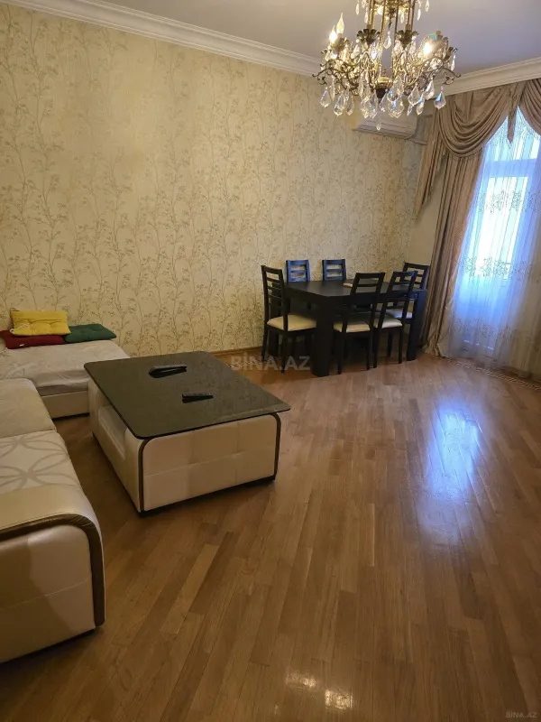 Satılır 3 otaqlı mənzil 135 m²