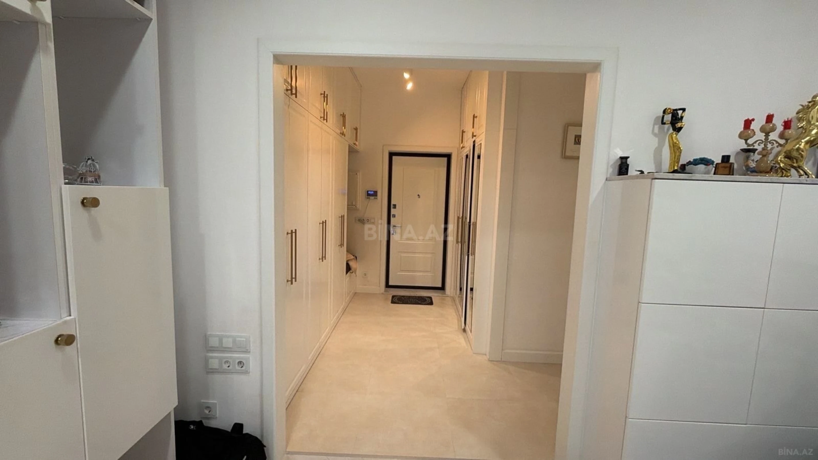 Satılır 4 otaqlı mənzil 155 m²
