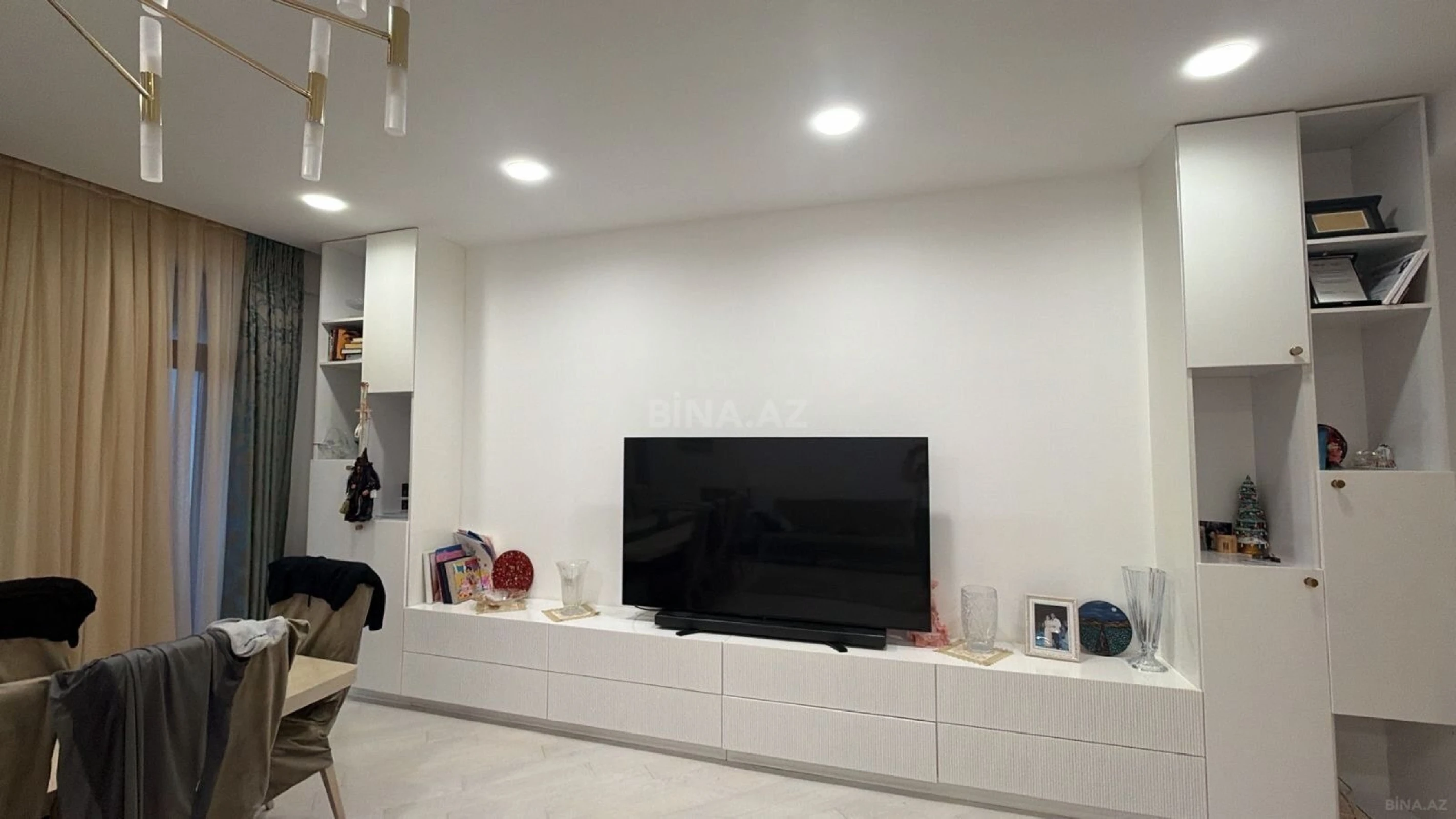 Satılır 4 otaqlı mənzil 155 m²
