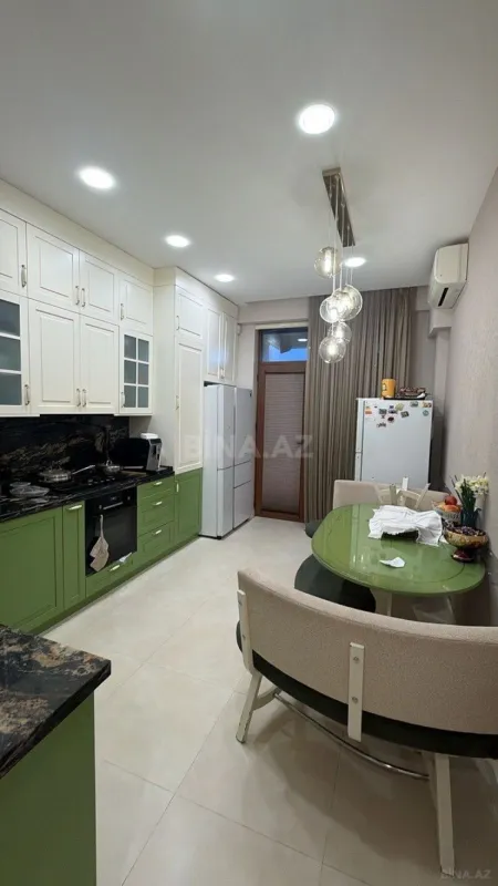 Satılır 4 otaqlı mənzil 155 m²