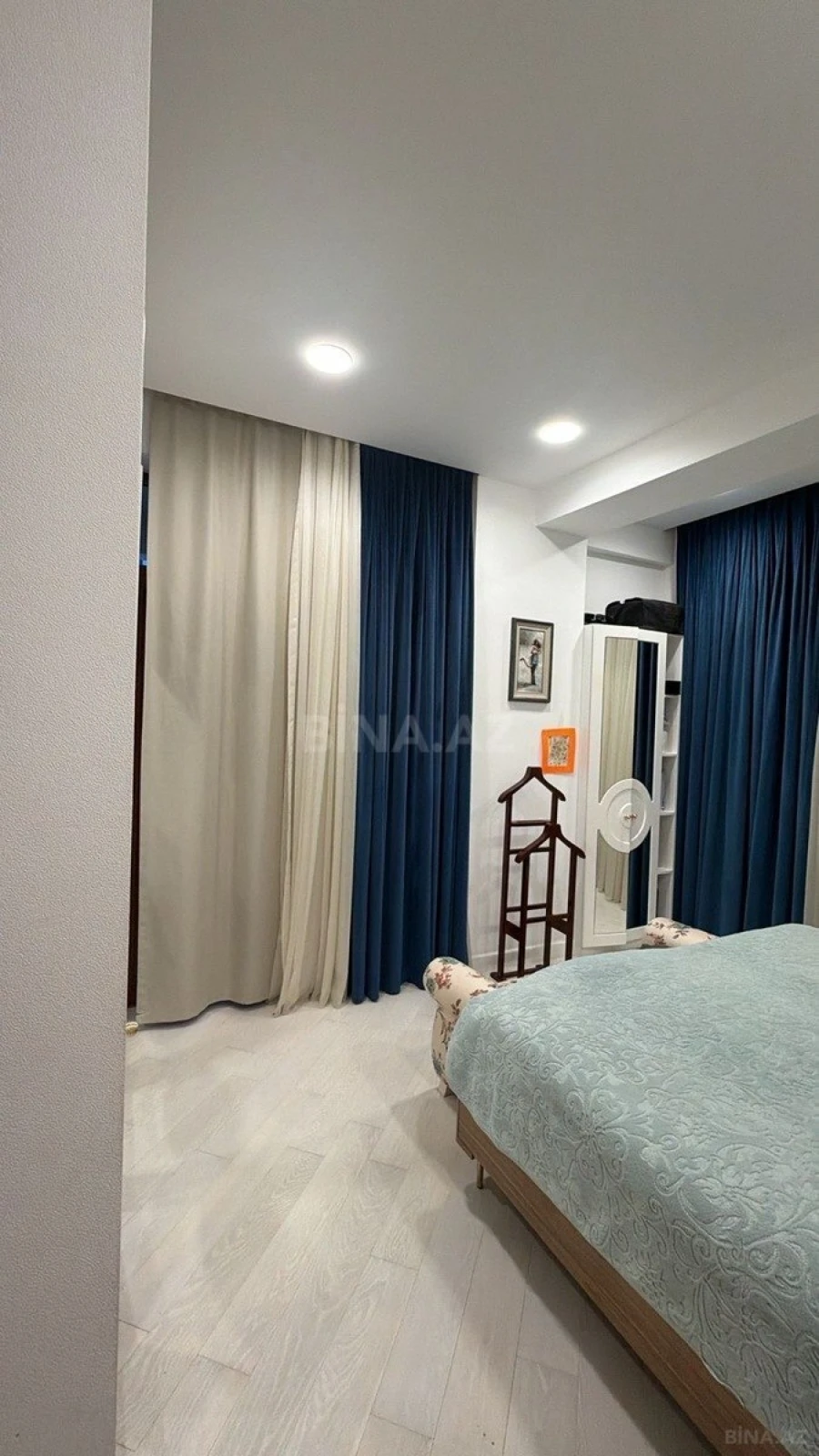Satılır 4 otaqlı mənzil 155 m²