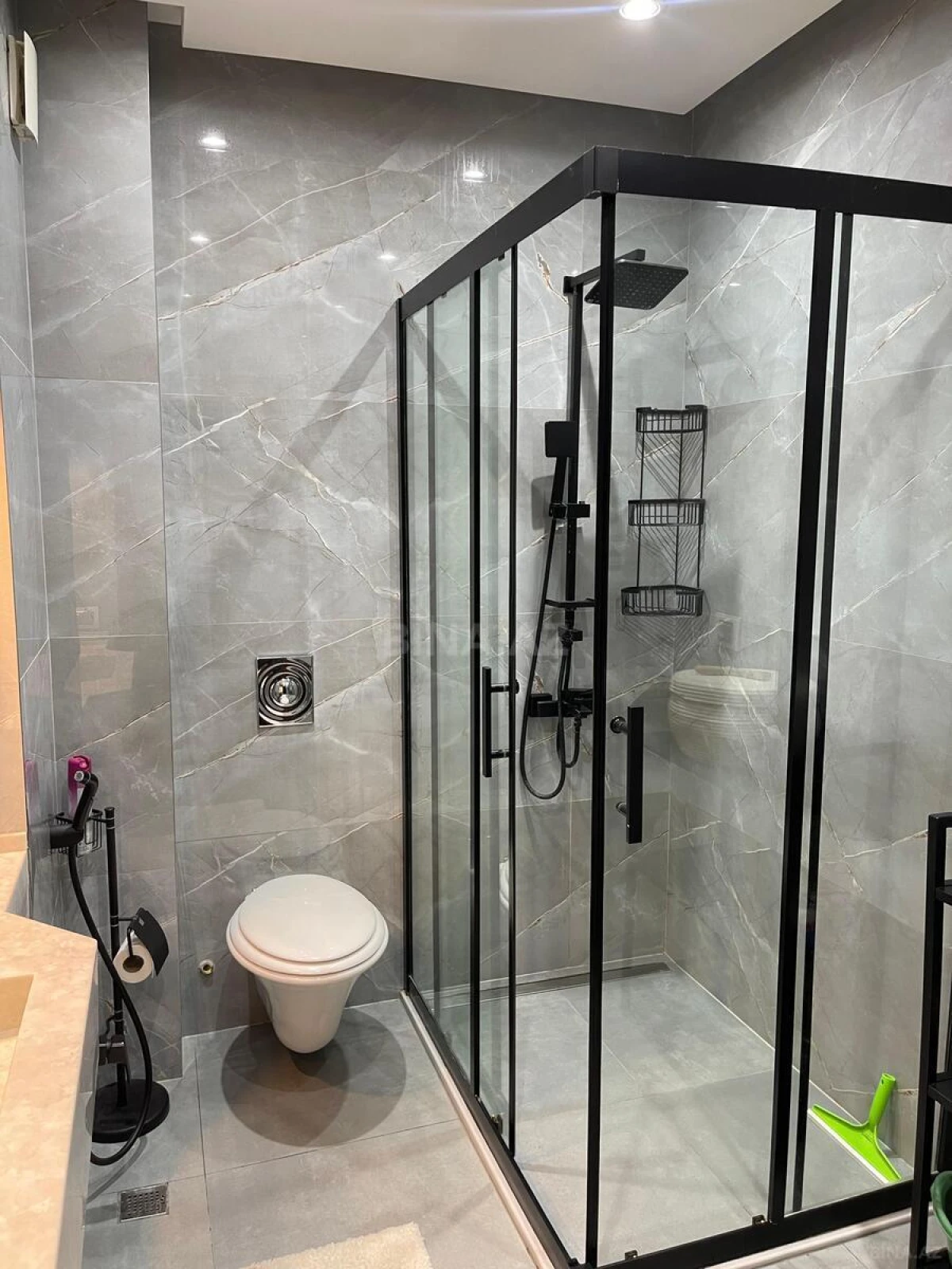 Kirayə verilir 4 otaqlı mənzil 165 m²